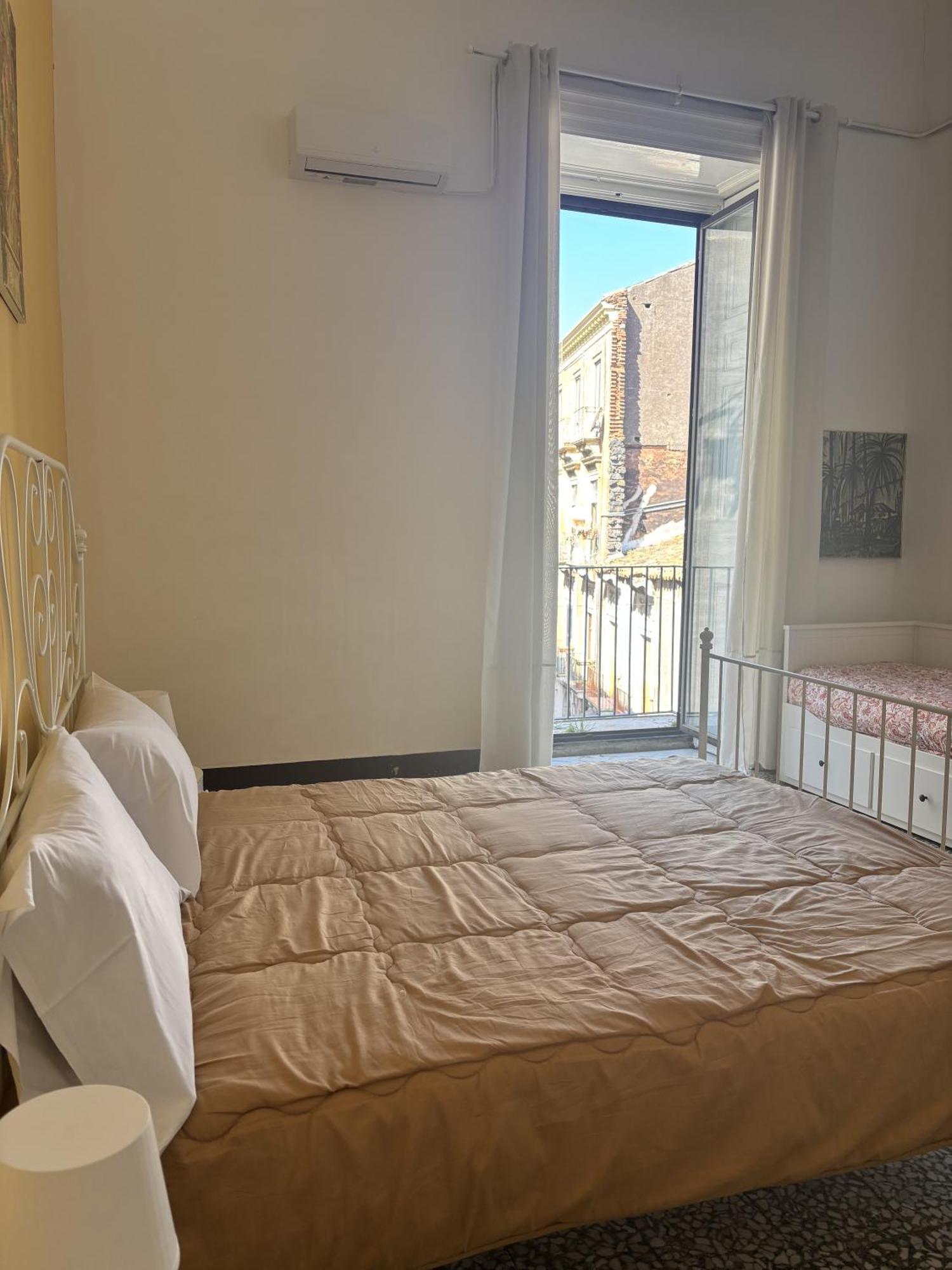 Il Teatro Rooms Катания Экстерьер фото